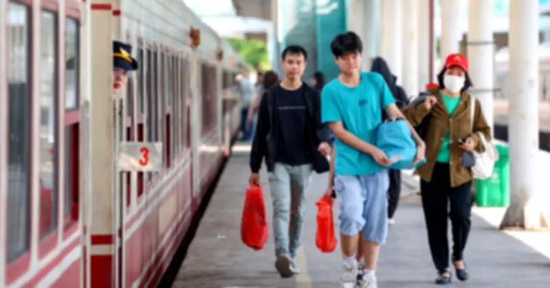 Máy bay, tàu hỏa đồng loạt giảm giá vé từ 1/7
