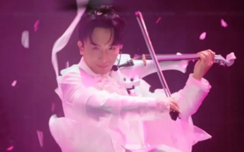 Nghệ sĩ violin gây sốt với màn trình diễn khiến khán giả nổi da gà tại Anh trai vượt ngàn chông gai