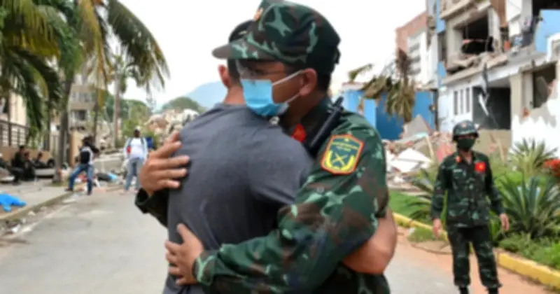 Người Venezuela cảm ơn bộ đội Việt Nam tìm thấy mẹ trong đống đổ nát