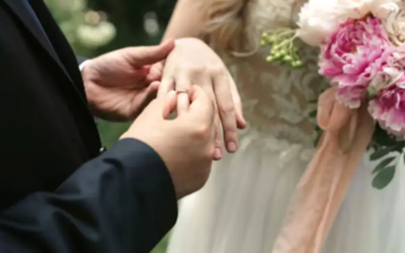 Nhà gái trao của hồi môn gần 31 tỷ đồng nhưng chú rể không vui trong ngày cưới