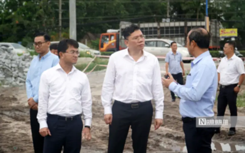 Phó Chủ tịch UBND Tp.HCM yêu cầu đẩy nhanh giải phóng mặt bằng cao tốc