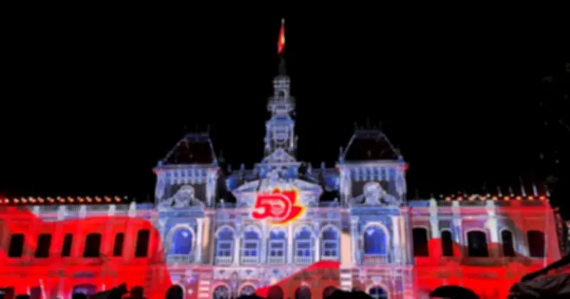 Phương Thanh khuấy động đêm nhạc 3D Mapping kỷ niệm 50 năm TP.HCM