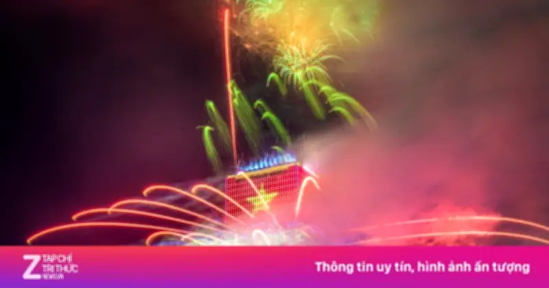 Pháo hoa rực trời TP.HCM mừng 50 năm thành phố mang tên Bác