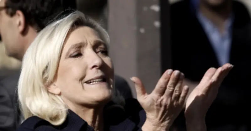 Pháp mở đường cho ba đầm thép cực hữu Le Pen tranh cử tổng thống
