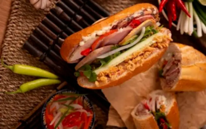 Phạt 50,5 triệu đồng hai cơ sở liên quan vụ ngộ độc bánh mì ở Điện Bàn