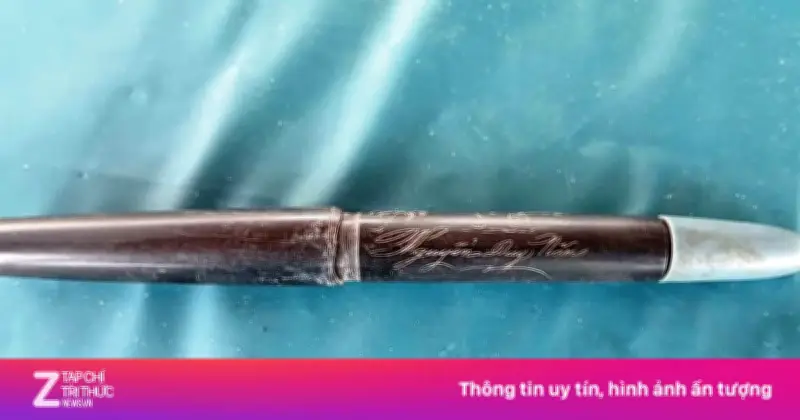 Phát hiện bút khắc tên 'Nguyễn Duy Năm' trong mộ liệt sĩ ở Huế