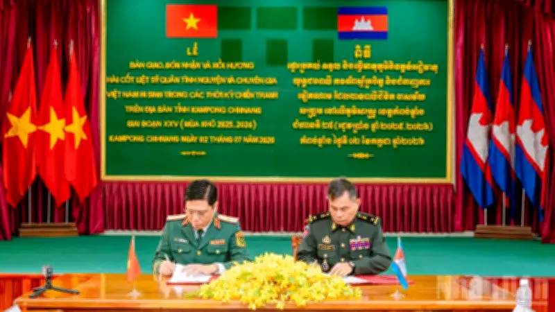 Quân khu 9 bàn giao 12 hài cốt liệt sĩ cho Campuchia