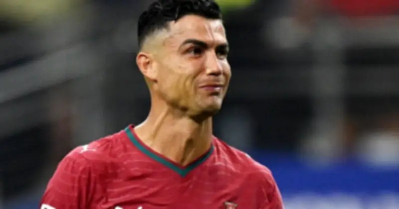 Ronaldo nghẹn ngào bật khóc chia tay World Cup sau thất bại của Bồ Đào Nha