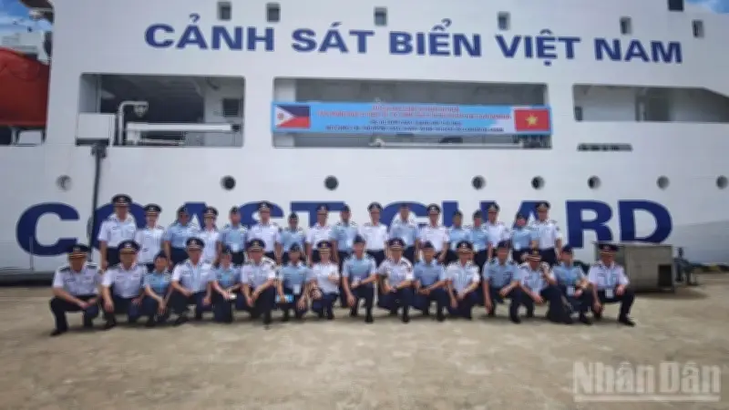 Sĩ quan trẻ Cảnh sát biển Việt Nam và Philippines giao lưu tại Vùng CSB 2