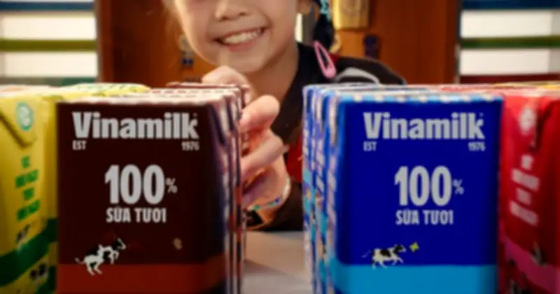 Sữa tươi Vinamilk 100% đạt chuẩn quốc tế, hợp túi tiền gia đình Việt