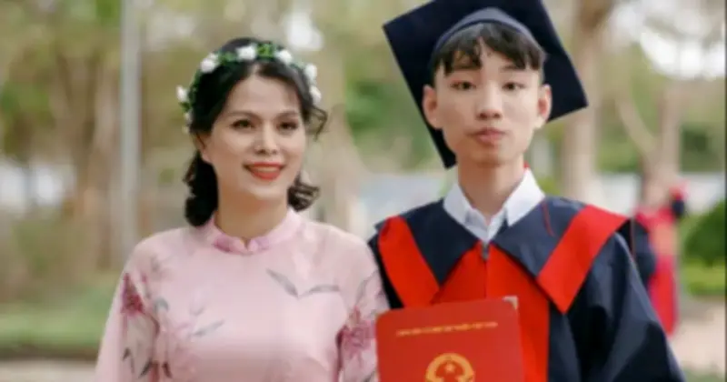 Sinh viên Học viện Ngoại giao thi lại THPT, đạt thủ khoa khối C00 toàn quốc