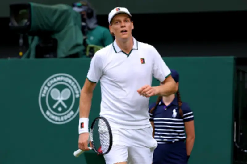 Sinner vượt khó bảo vệ ngôi vương Wimbledon, thắng Borges