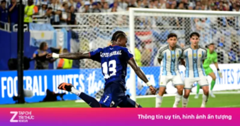 Siêu phẩm của hậu vệ Cape Verde khiến game thủ EA FC 26 bất ngờ