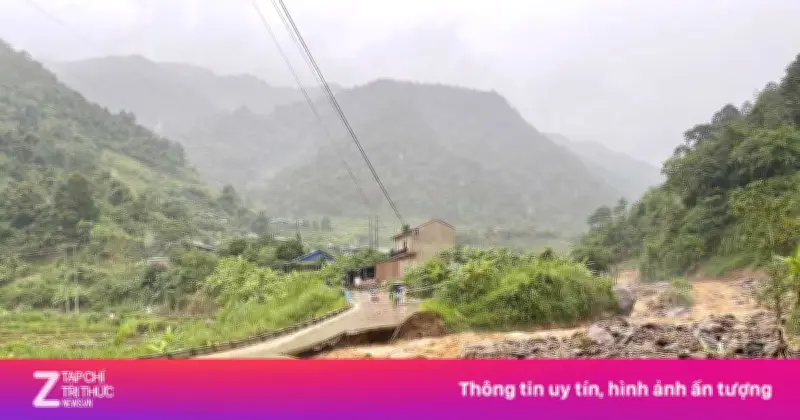 Sạt lở vùi lấp tỉnh lộ 109 ở Sơn La, giao thông tê liệt