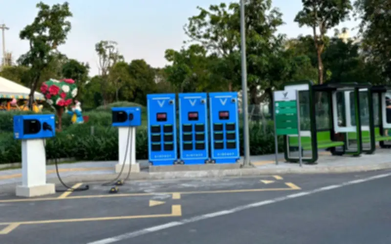 Tủ đổi pin VinFast dày đặc, người dùng 'lười đếm' khi đi liên tỉnh