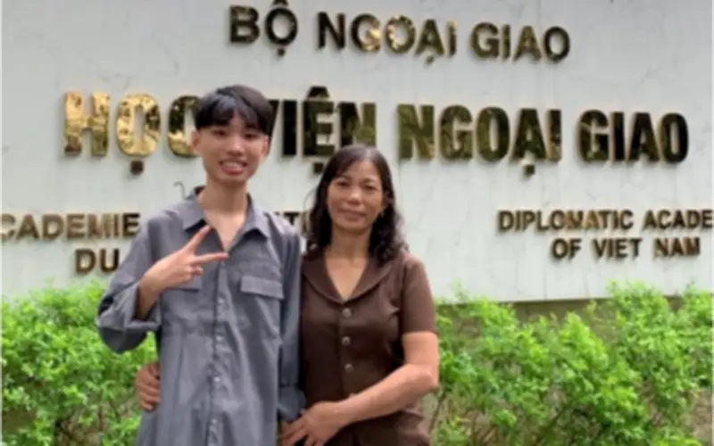 Thủ khoa C00 toàn quốc bất ngờ khi biết tin từ tin nhắn chúc mừng