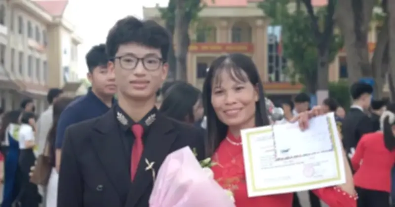Thủ khoa khối A00 30/30 điểm tiết lộ bí quyết: không học thêm, tự học với AI