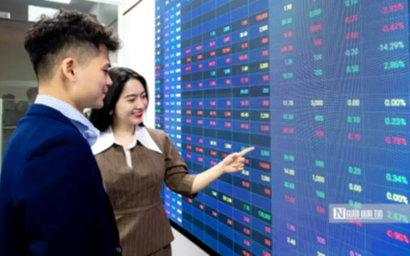 Thị trường chứng khoán dao động hẹp, thanh khoản thấp, cơ hội ở nhóm ngành nhất định