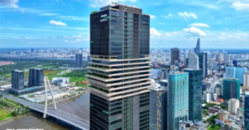 Tháp Saigon Marina IFC rực sáng mừng 250 năm quốc khánh Mỹ