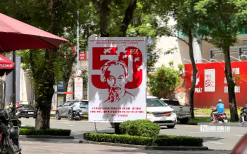TP.HCM rực rỡ cờ hoa chào mừng 50 năm mang tên Bác