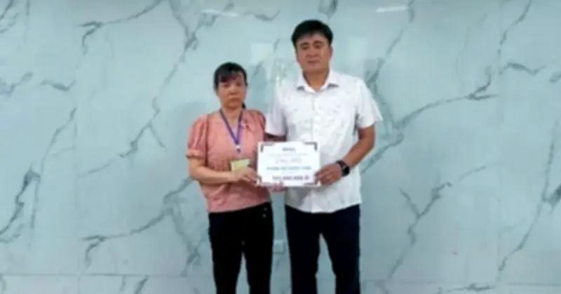 Trao hơn 103 triệu đồng cho gia đình bé Phạm Thị Ngọc Vân mắc ung thư não