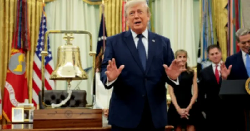 Trump sửa luật bóng đá: 'Chỉ đấm vào mặt mới là lỗi', gây bão World Cup