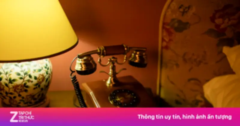 Vì sao điện thoại bàn vẫn xuất hiện trong phòng khách sạn hiện đại?