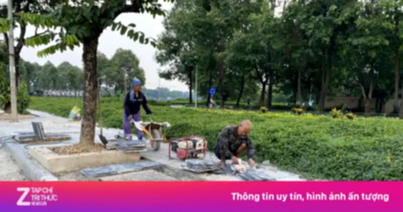 Vỉa hè Hà Nội vừa làm xong lại đào: Lý do chờ cấu kiện nắp ga