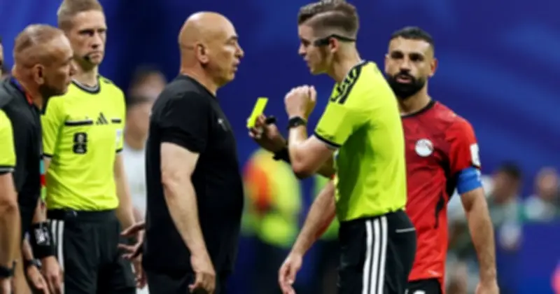 VAR tua ngược cả sân hủy bàn thắng Ai Cập, Argentina hưởng lợi gây tranh cãi