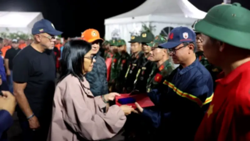 Venezuela vinh danh lực lượng cứu hộ quốc tế sau động đất kép