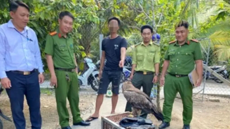 Vĩnh Long phạt 7,5 triệu đồng vụ nuôi nhốt trái phép chim hoang dã