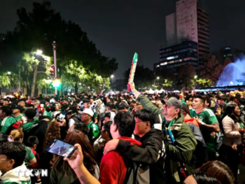 World Cup 2026: Người hâm mộ Mexico vỡ òa sau chiến thắng trước Ecuador