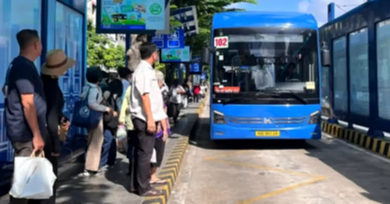Xe buýt miễn phí ở TPHCM ngày đầu: Cảnh tượng bất ngờ tại các bến ở trung tâm