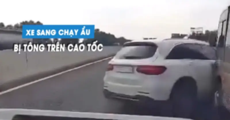Xe sang Mercedes chuyển làn ẩu bị đâm xoay ngang trên cao tốc Hà Nội - Hải Phòng