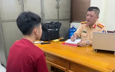 Bóc đầu xe máy trên đường, nam thanh niên nhận cái kết nhớ đời