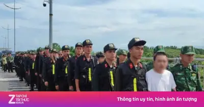 Bàn giao 30 kẻ lừa đảo công nghệ cao cho Công an Trung Quốc