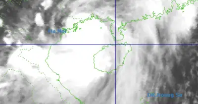 Bão số 1 Maysak lệch hướng, ba tỉnh hứng mưa lớn cấp tập