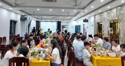 Chủ khách sạn Cô Tô mổ lợn rừng thiết đãi gần 50 du khách mắc kẹt vì bão số 1
