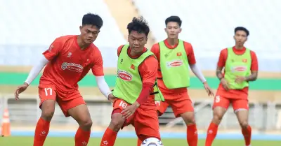 Cầu thủ cao nhất tuyển Việt Nam tự tin đấu Hàn Quốc