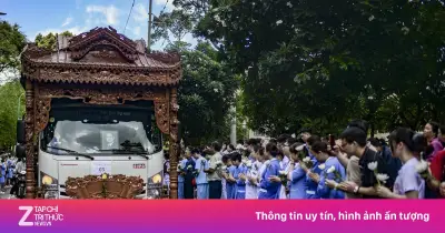 Hàng trăm y bác sĩ tiễn biệt GS Nguyễn Đình Hối trên đường Hồng Bàng