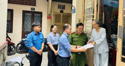 Đội xung kích chứng thực chữ ký tận nhà ở TP.HCM: Gần dân, tiện lợi