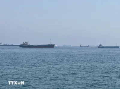 Lượng dầu vận chuyển qua eo biển Hormuz vượt 10 triệu thùng mỗi ngày