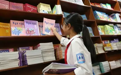 Miễn phí sách giáo khoa cho học sinh theo mô hình mượn-trả từ năm học 2029-2030