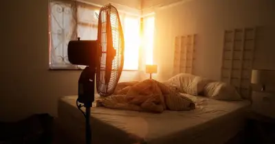 Mất trắng 58 giờ ngủ/năm vì nắng nóng: Sóng nhiệt đang tàn phá sức khỏe người Việt