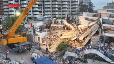 Quân đội Việt Nam đưa 54 thi thể nạn nhân động đất ra khỏi đống đổ nát tại Venezuela