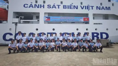 Sĩ quan trẻ Cảnh sát biển Việt Nam và Philippines giao lưu tại Vùng CSB 2