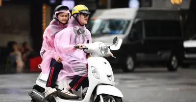 Thời tiết 7/7: Bắc Bộ mưa rào, Hà Nội nắng nóng 35 độ, cảnh báo lốc sét