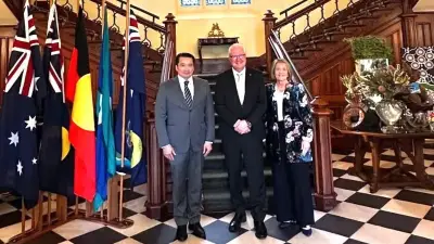 Tổng Lãnh sự Việt Nam tại Perth chào xã giao Thống đốc Tây Australia
