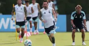 De Paul: Hãy trân trọng Messi, Argentina bất ngờ khi gặp Cabo Verde