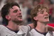 Declan Rice nháy mắt gây bão mạng sau trận thắng CHDC Congo